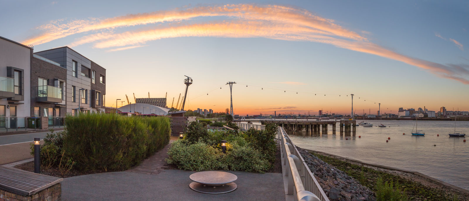 emirates-cable-car-greenwich-peninsula-waterfront